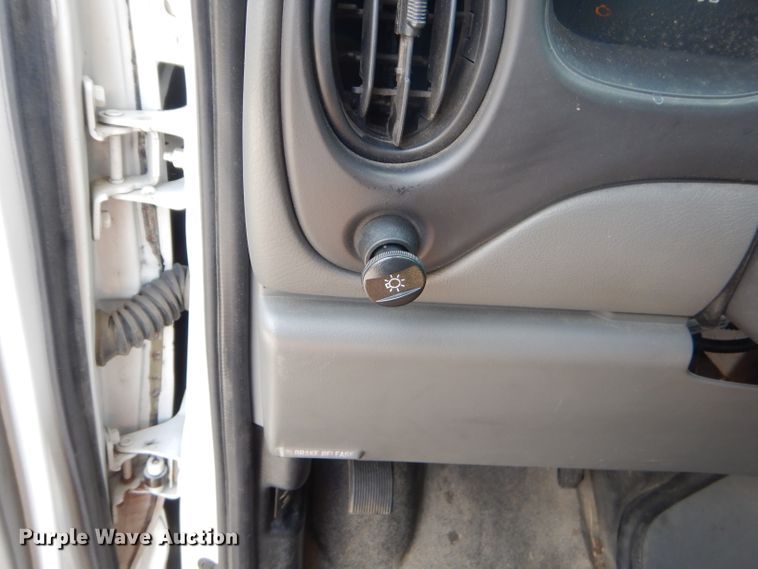 image for item FC9906 2006 Ford E350 shuttle bus