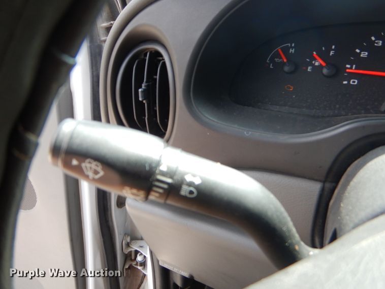 image for item FC9906 2006 Ford E350 shuttle bus