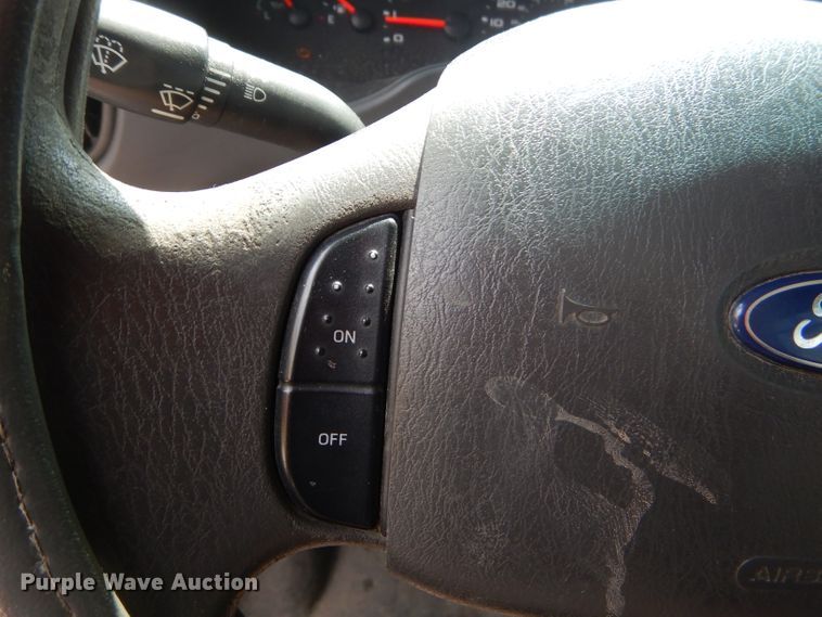 image for item FC9906 2006 Ford E350 shuttle bus