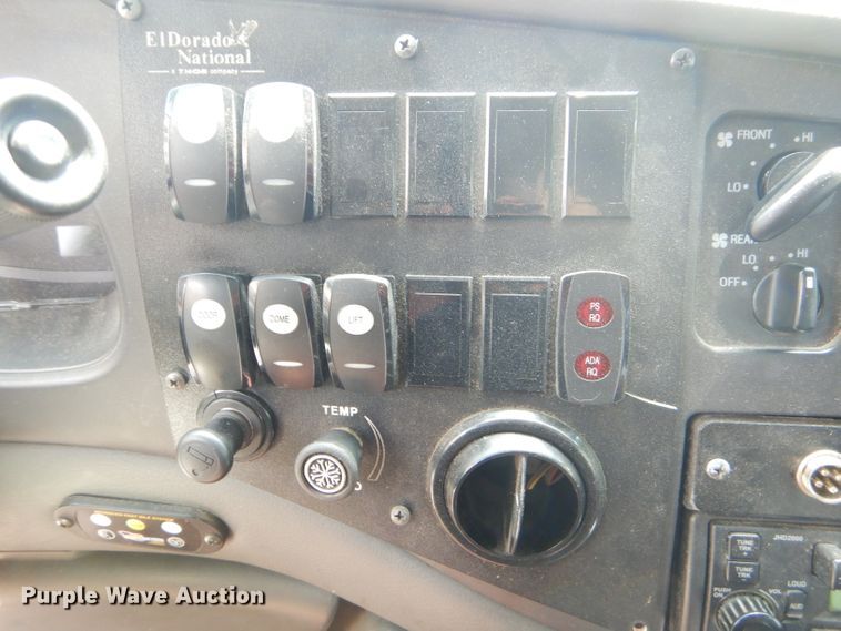 image for item FC9906 2006 Ford E350 shuttle bus