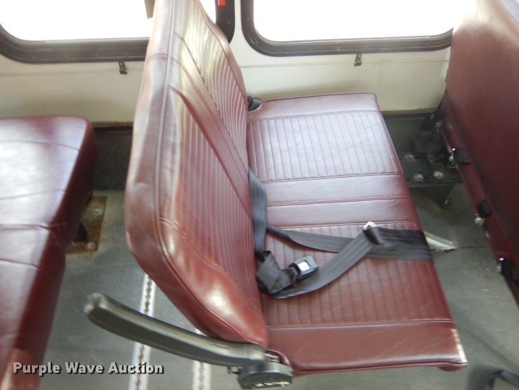 image for item FC9906 2006 Ford E350 shuttle bus