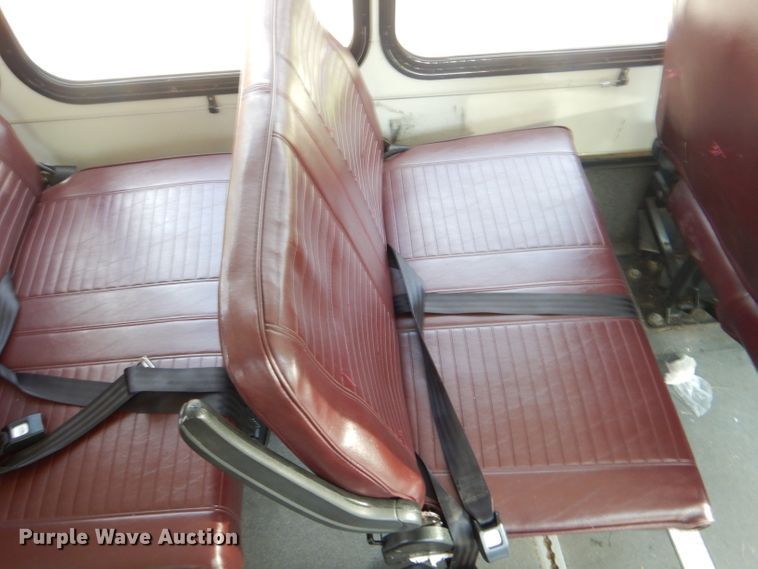 image for item FC9906 2006 Ford E350 shuttle bus