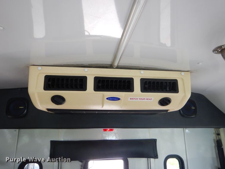 image for item FC9906 2006 Ford E350 shuttle bus