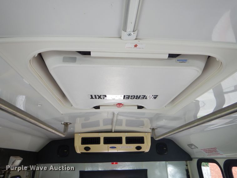 image for item FC9906 2006 Ford E350 shuttle bus