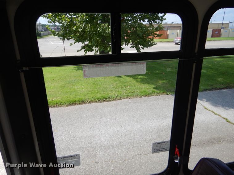 image for item FC9906 2006 Ford E350 shuttle bus