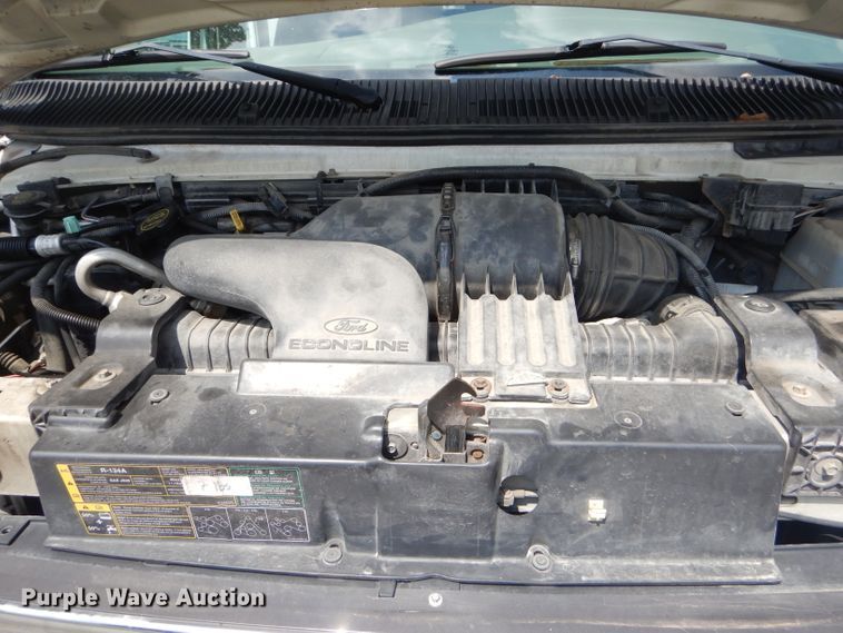 image for item FC9906 2006 Ford E350 shuttle bus