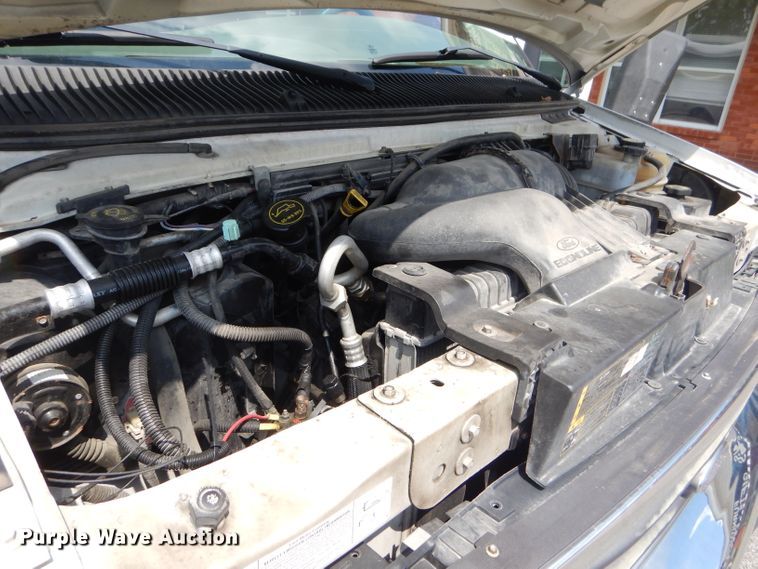 image for item FC9906 2006 Ford E350 shuttle bus