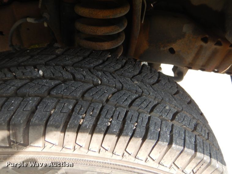 image for item FC9906 2006 Ford E350 shuttle bus