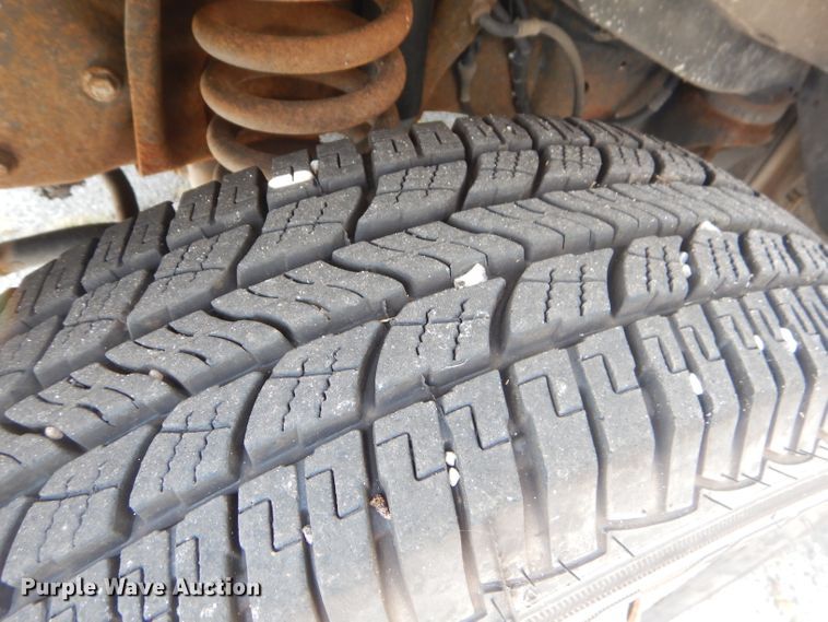 image for item FC9906 2006 Ford E350 shuttle bus