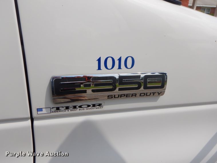 image for item FC9906 2006 Ford E350 shuttle bus