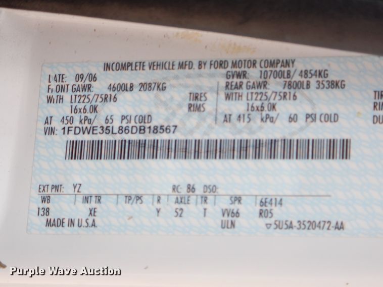 image for item FC9906 2006 Ford E350 shuttle bus