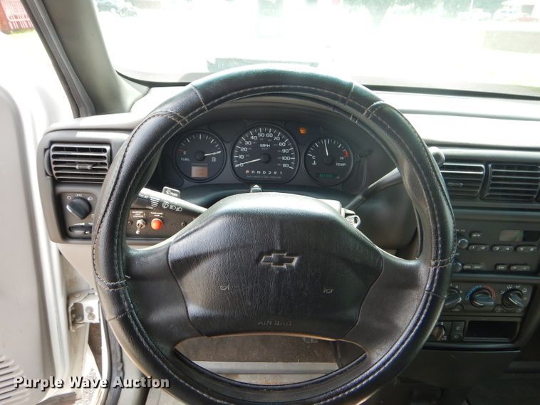 image for item FC9907 2005 Chevrolet Venture handicap accessible mini van