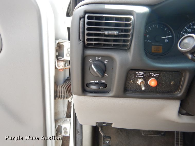 image for item FC9907 2005 Chevrolet Venture handicap accessible mini van