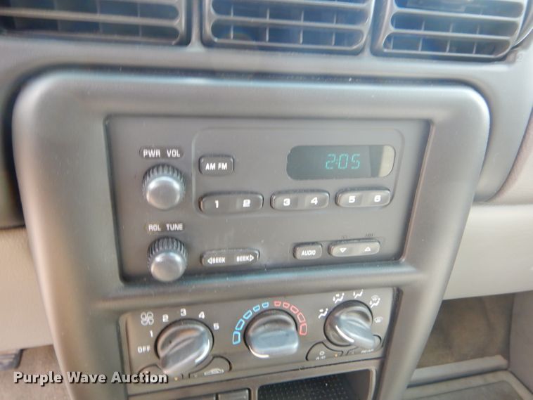 image for item FC9907 2005 Chevrolet Venture handicap accessible mini van