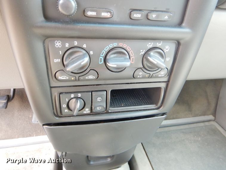 image for item FC9907 2005 Chevrolet Venture handicap accessible mini van