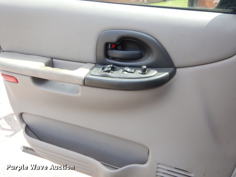 image for item FC9907 2005 Chevrolet Venture handicap accessible mini van