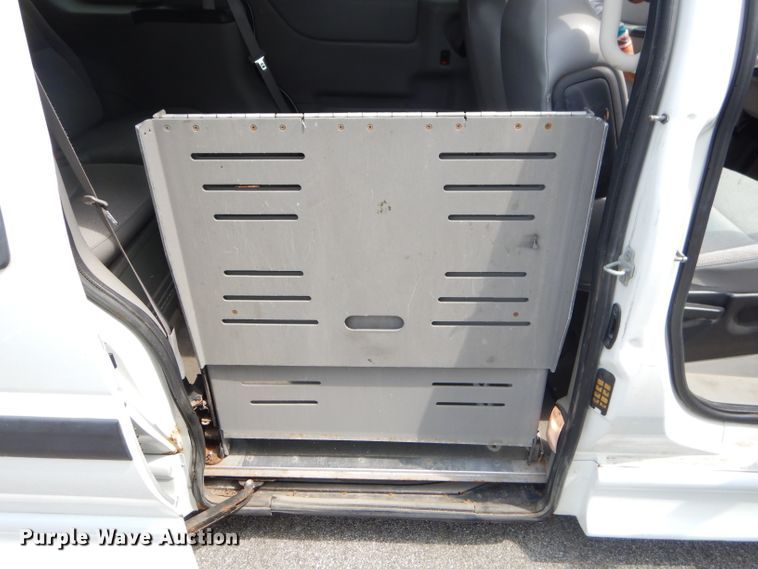 image for item FC9907 2005 Chevrolet Venture handicap accessible mini van