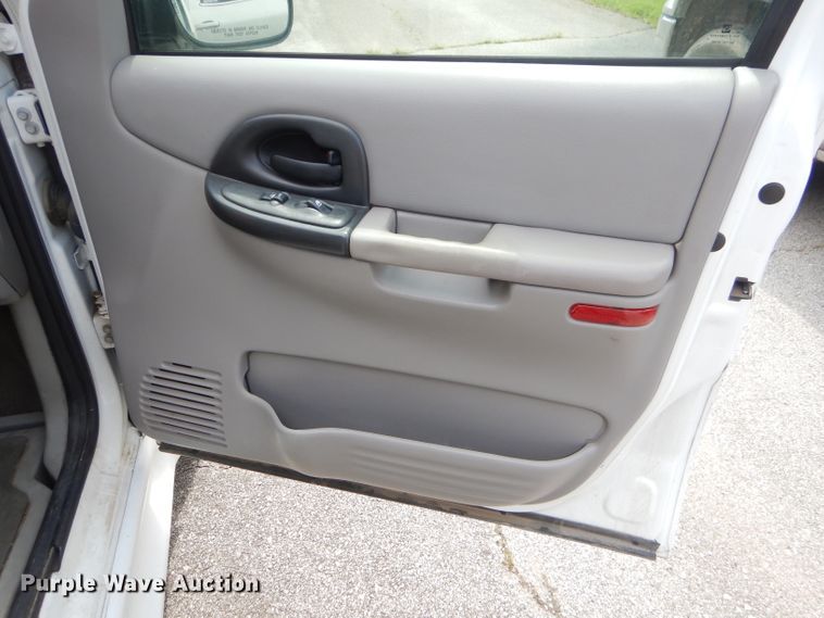 image for item FC9907 2005 Chevrolet Venture handicap accessible mini van