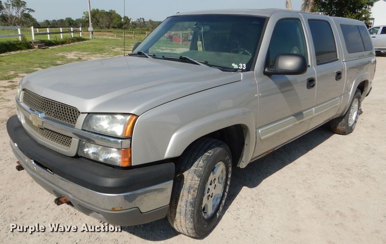 image for item FG9770 2004 Chevrolet Silverado 1500 Crew Cab pickup truck