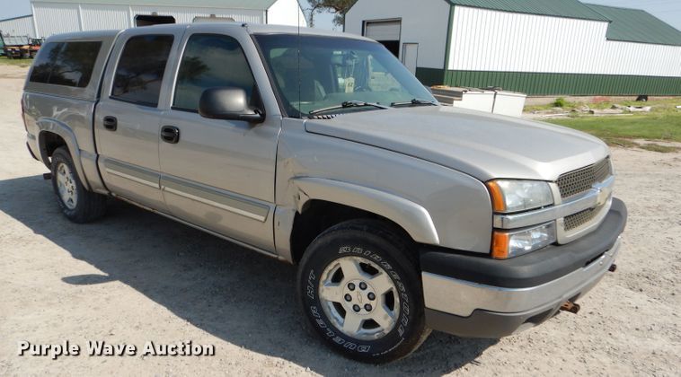 image for item FG9770 2004 Chevrolet Silverado 1500 Crew Cab pickup truck