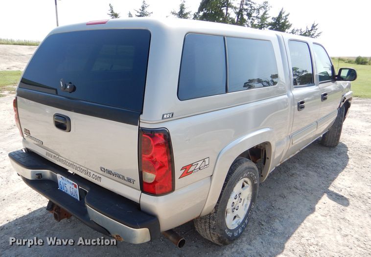 image for item FG9770 2004 Chevrolet Silverado 1500 Crew Cab pickup truck