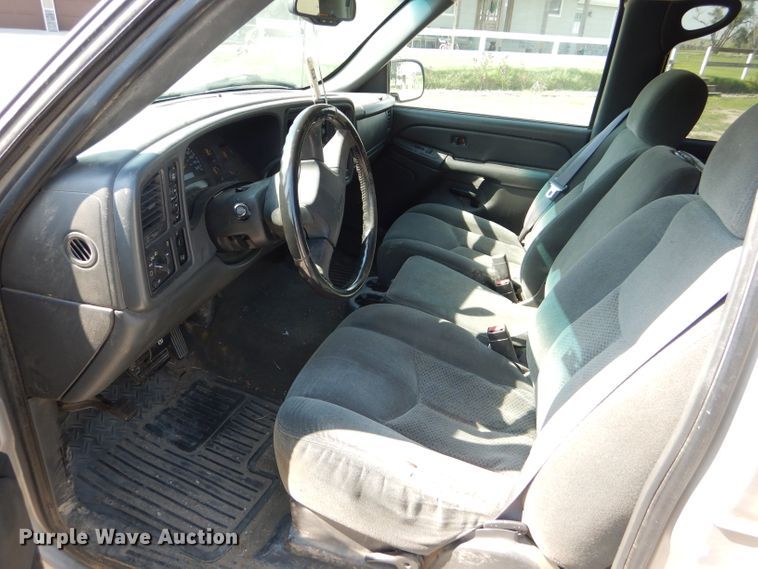 image for item FG9770 2004 Chevrolet Silverado 1500 Crew Cab pickup truck