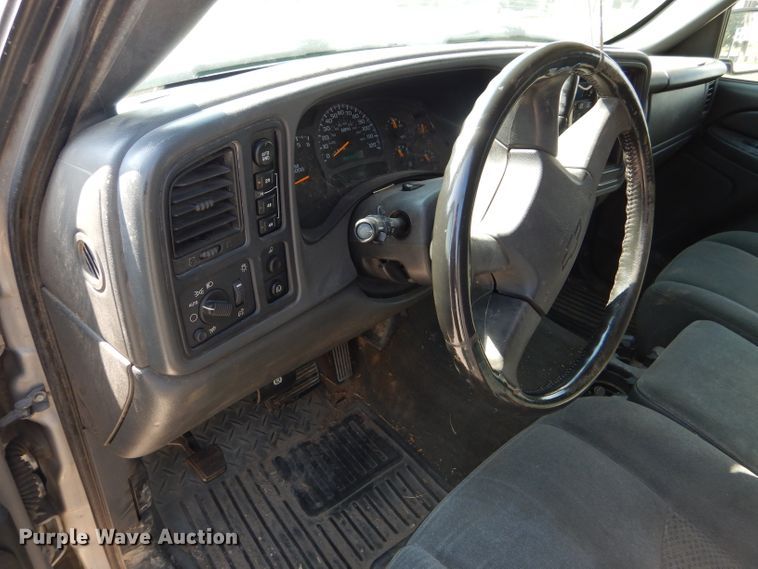 image for item FG9770 2004 Chevrolet Silverado 1500 Crew Cab pickup truck