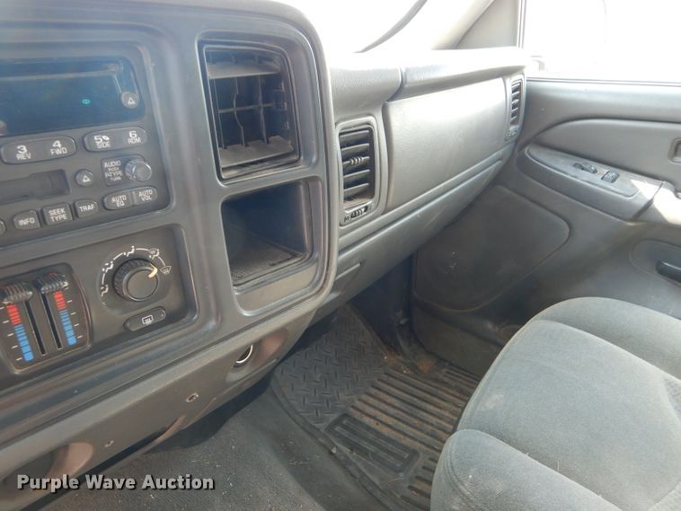 image for item FG9770 2004 Chevrolet Silverado 1500 Crew Cab pickup truck