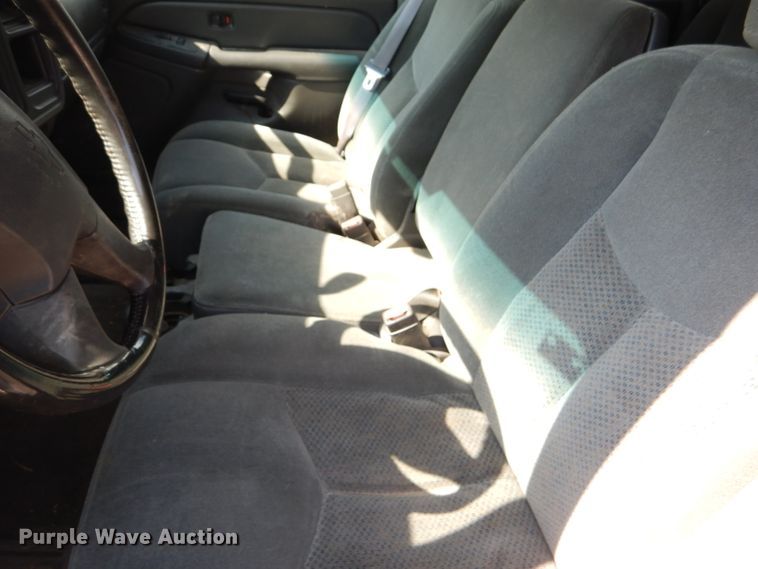 image for item FG9770 2004 Chevrolet Silverado 1500 Crew Cab pickup truck