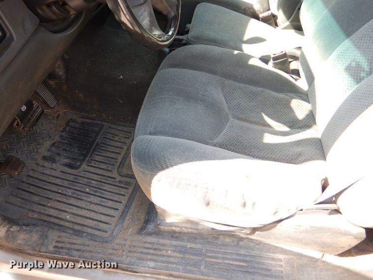 image for item FG9770 2004 Chevrolet Silverado 1500 Crew Cab pickup truck