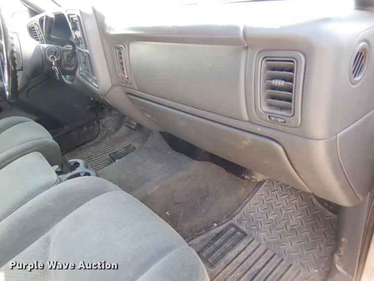 image for item FG9770 2004 Chevrolet Silverado 1500 Crew Cab pickup truck