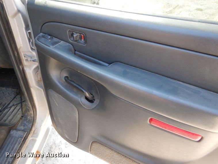 image for item FG9770 2004 Chevrolet Silverado 1500 Crew Cab pickup truck