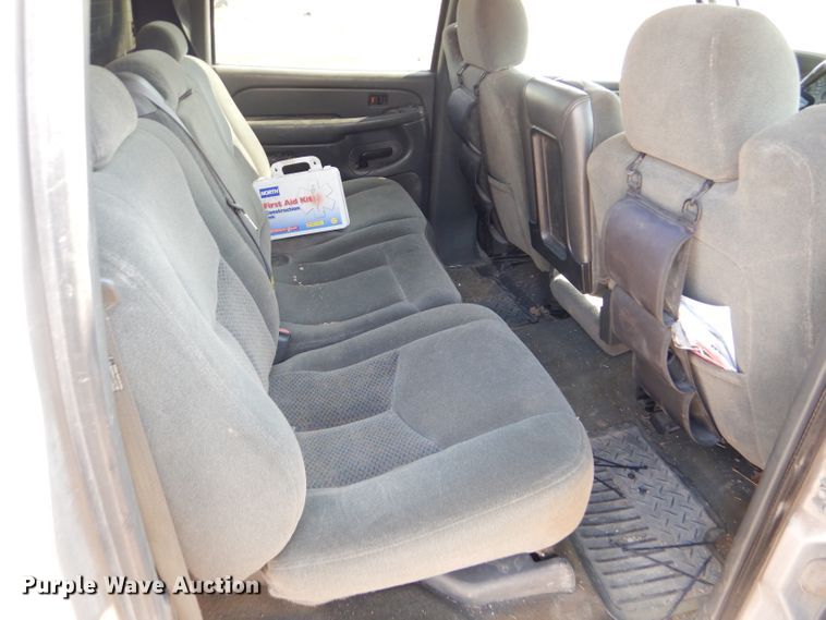 image for item FG9770 2004 Chevrolet Silverado 1500 Crew Cab pickup truck