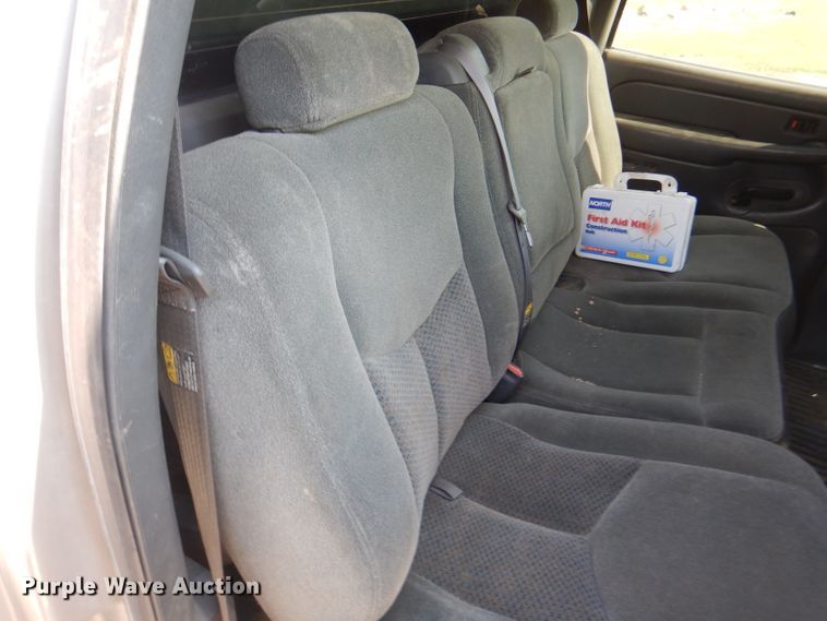 image for item FG9770 2004 Chevrolet Silverado 1500 Crew Cab pickup truck