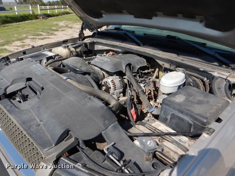 image for item FG9770 2004 Chevrolet Silverado 1500 Crew Cab pickup truck