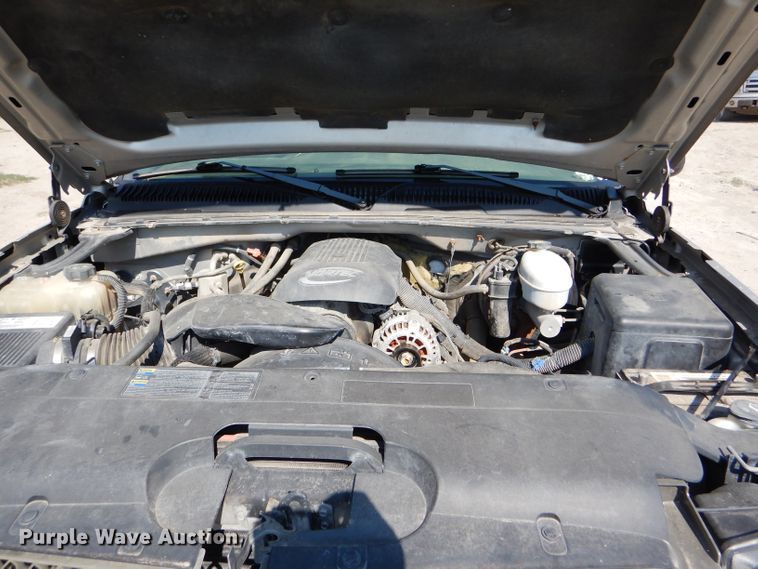 image for item FG9770 2004 Chevrolet Silverado 1500 Crew Cab pickup truck