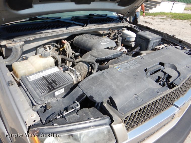 image for item FG9770 2004 Chevrolet Silverado 1500 Crew Cab pickup truck