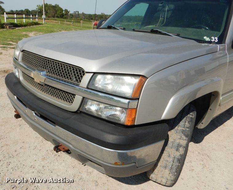 image for item FG9770 2004 Chevrolet Silverado 1500 Crew Cab pickup truck