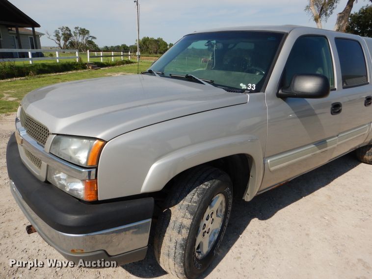 image for item FG9770 2004 Chevrolet Silverado 1500 Crew Cab pickup truck