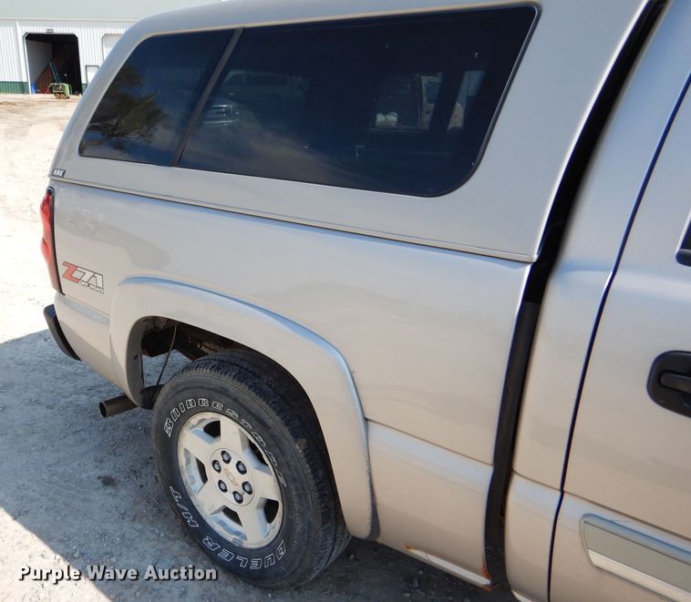 image for item FG9770 2004 Chevrolet Silverado 1500 Crew Cab pickup truck