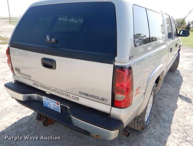 image for item FG9770 2004 Chevrolet Silverado 1500 Crew Cab pickup truck