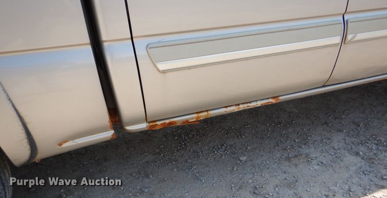 image for item FG9770 2004 Chevrolet Silverado 1500 Crew Cab pickup truck