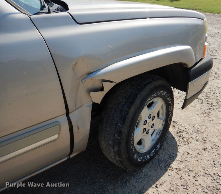 image for item FG9770 2004 Chevrolet Silverado 1500 Crew Cab pickup truck