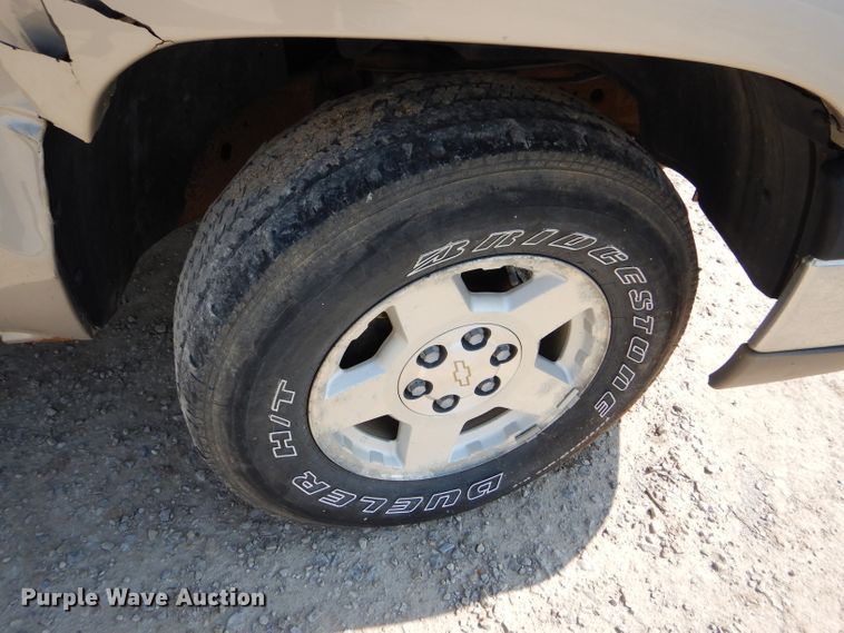 image for item FG9770 2004 Chevrolet Silverado 1500 Crew Cab pickup truck