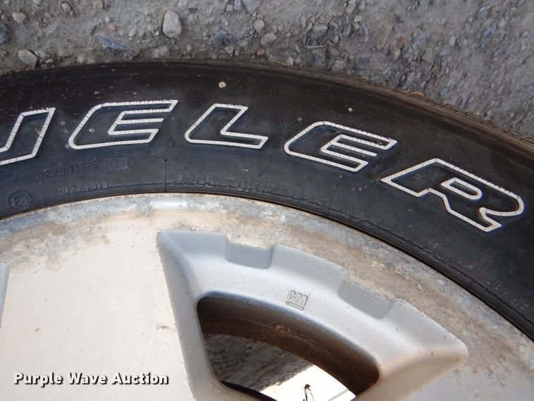 image for item FG9770 2004 Chevrolet Silverado 1500 Crew Cab pickup truck