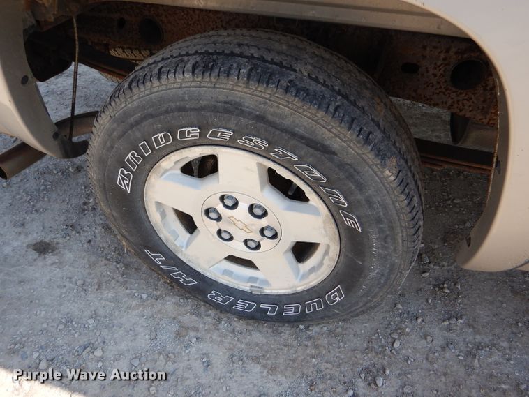 image for item FG9770 2004 Chevrolet Silverado 1500 Crew Cab pickup truck