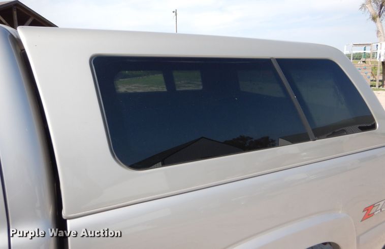 image for item FG9770 2004 Chevrolet Silverado 1500 Crew Cab pickup truck