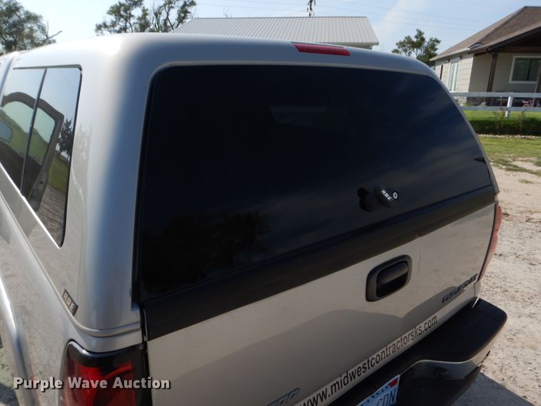 image for item FG9770 2004 Chevrolet Silverado 1500 Crew Cab pickup truck