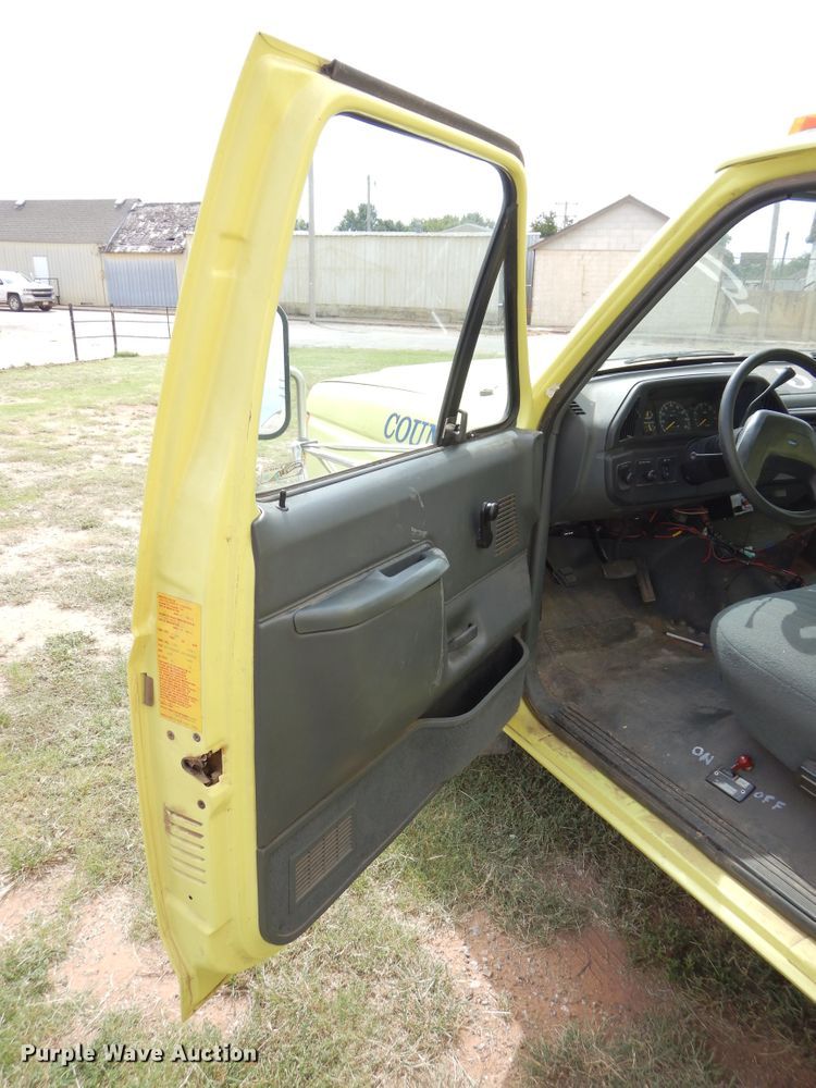 image for item FK9751 1991 Ford F350 utility bed pickup truck