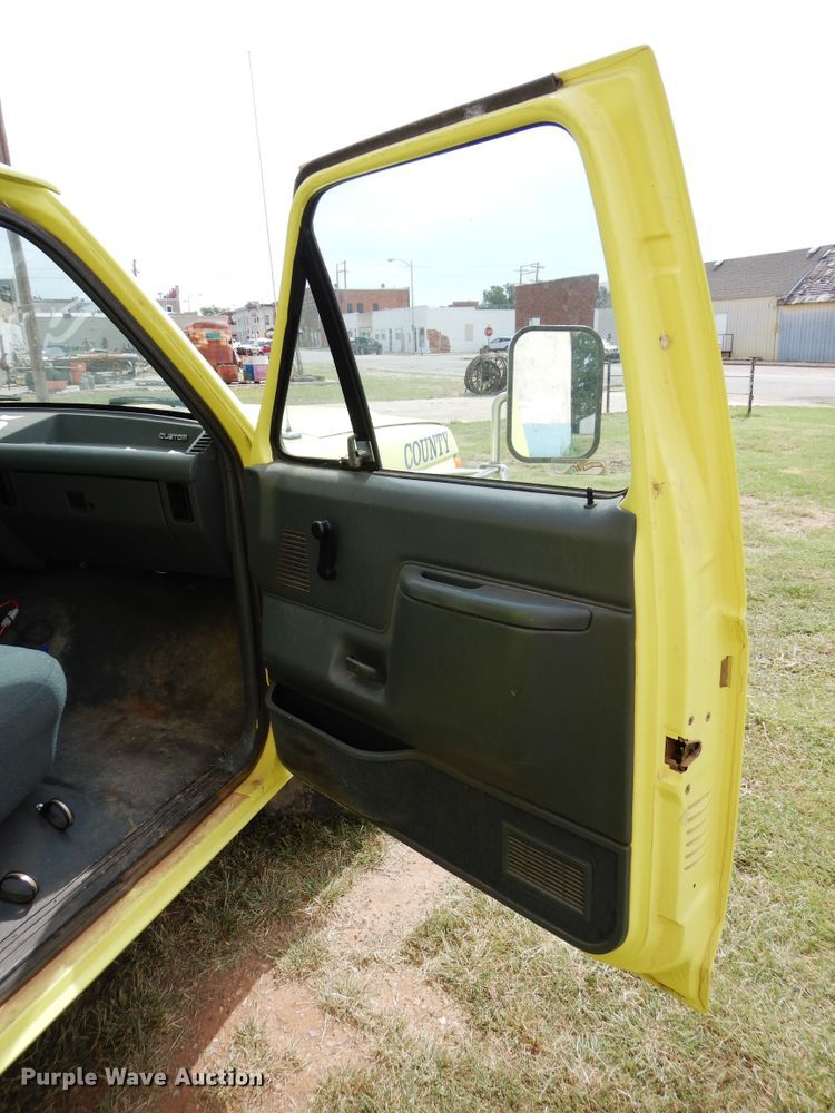 image for item FK9751 1991 Ford F350 utility bed pickup truck